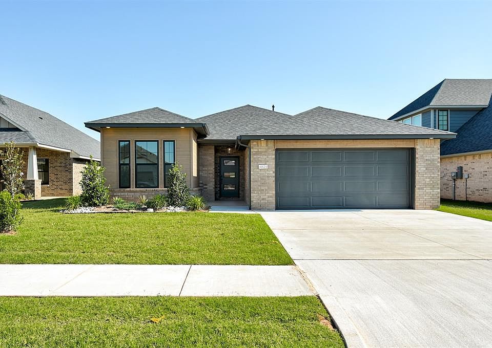 1st image of 4825 Desert Willow Ln