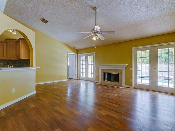 4th image of 1440 Club Dr