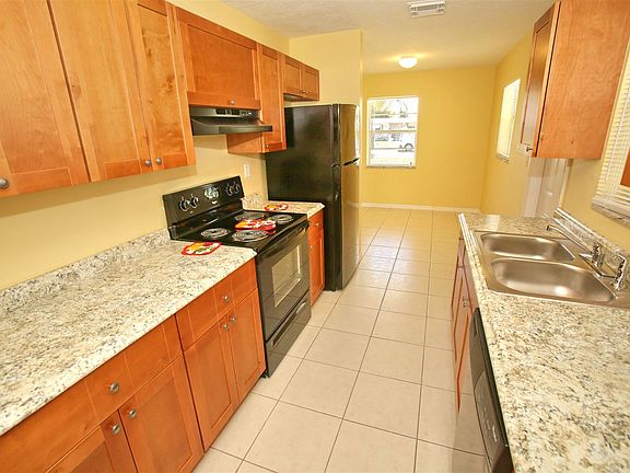 2nd image of 131 Banyan Dr