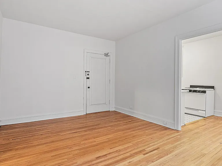 2216 Harriet Ave — Photo 6