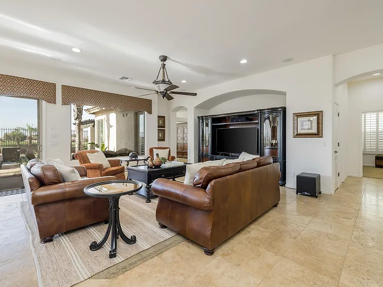 4176 E Clubview Dr — Photo 7