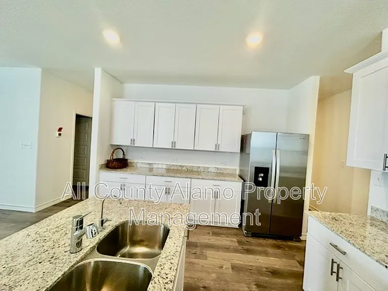 4153 Bermuda Ln — Photo 8