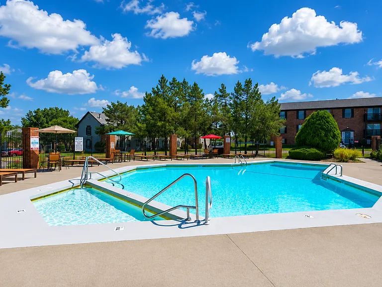 Lenexa Crossing Apartments — Photo 29