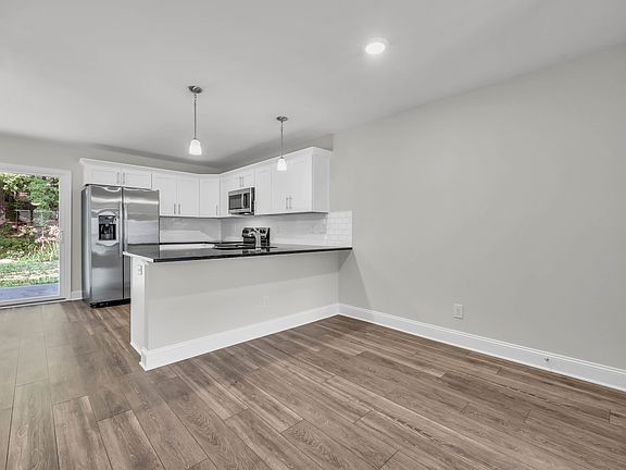 3rd image of 231 Limestone Point Dr