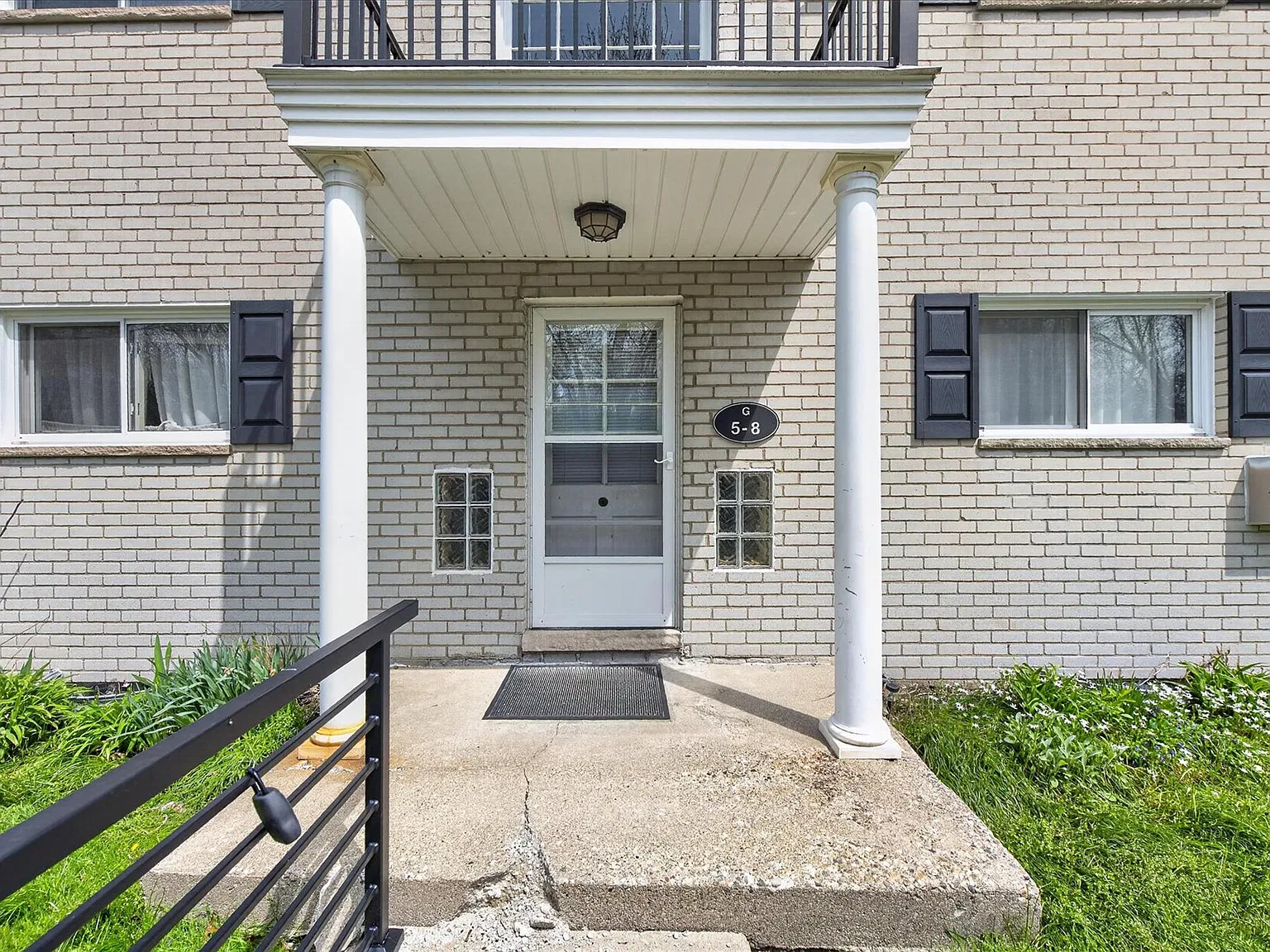 2 bed, 1.5 bath, 919 sqft, $1,400 — Photo 3