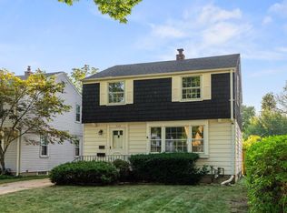 4763 N Hollywood Ave, Whitefish Bay, WI 53211