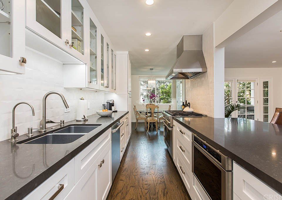 1st image of 901 10th St APT 201