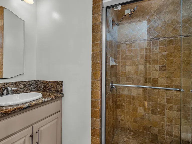 815 Broadway St #1 — Photo 11