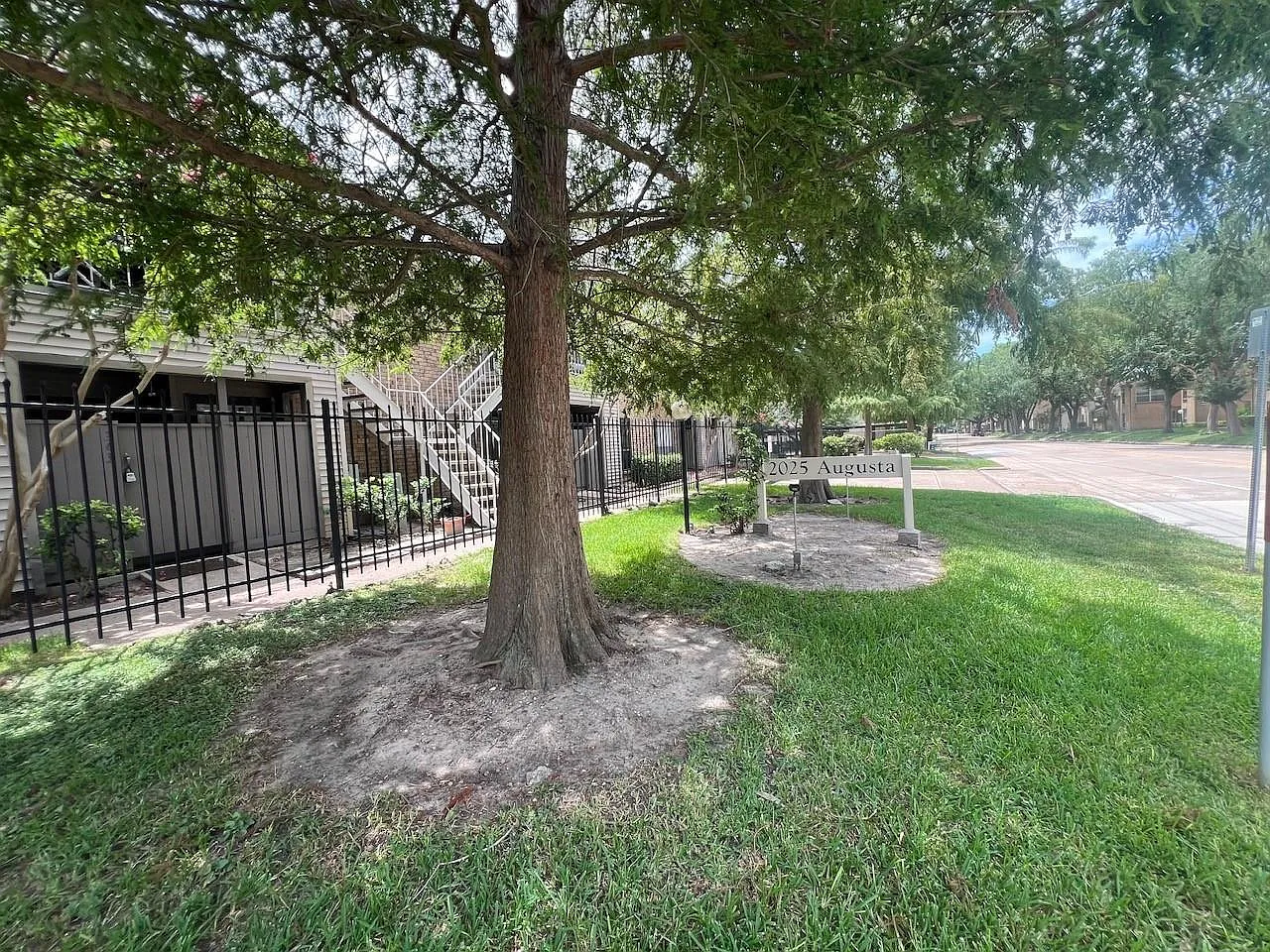1 bed, 1.0 bath, 891 sqft, $1,250 — Photo 2