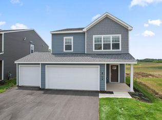 1036 Adamstown Dr, Rosemount, MN 55068