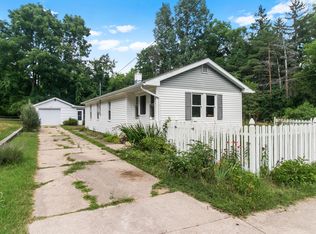1063 Harding St NW, Grand Rapids, MI 49544