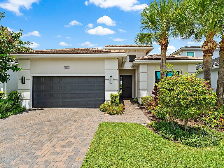 15883 Key Biscayne Ln — Photo 37