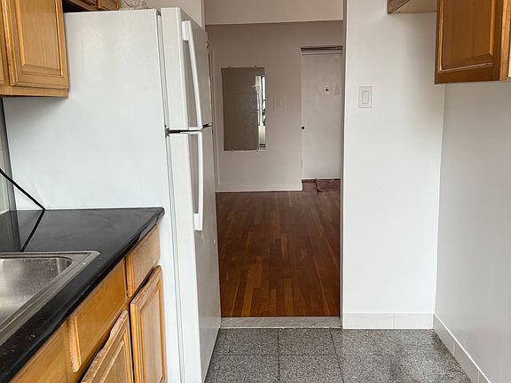 5th image of 8335 139th St APT 1R