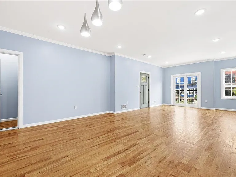 83 Pamrapo Ave — Photo 10