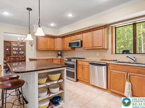 2nd image of 450 Bear Creek Lake Dr