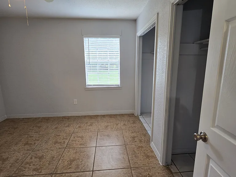 923 Bremen Ave #B — Photo 4