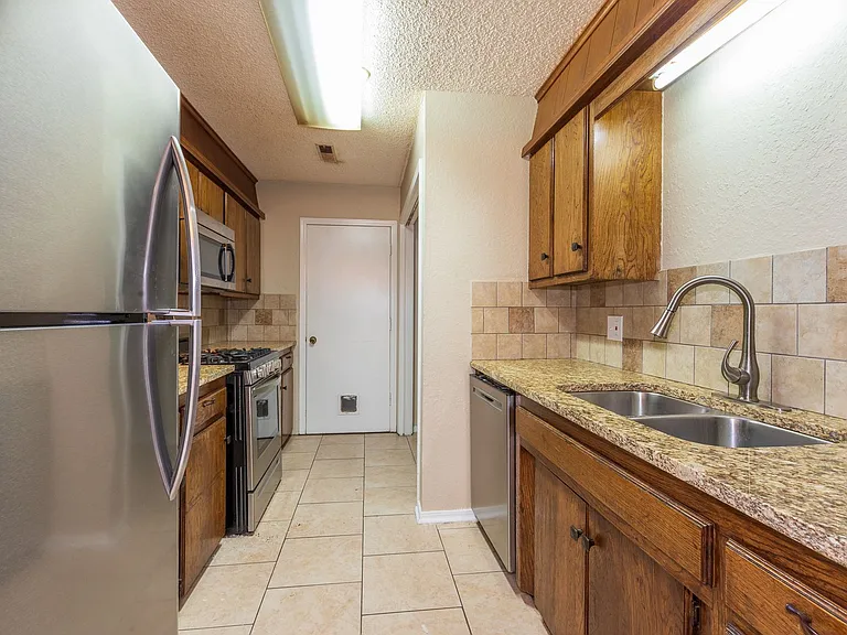 4902 S Gum Ave — Photo 51