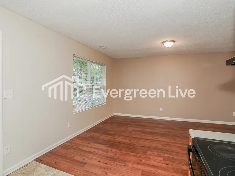 2044 3rd Ave — Photo 5