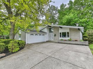 1912 Bromton Dr, Lyndhurst, OH