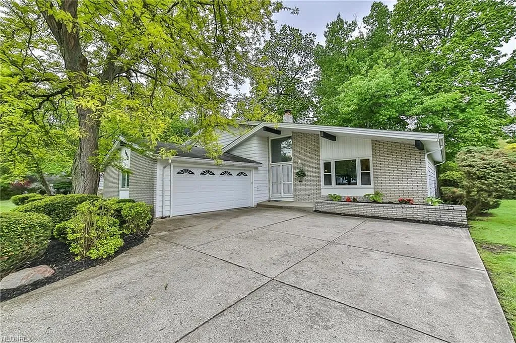 1912 Bromton Dr photo 1