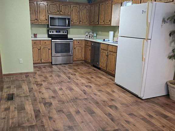 4th image of 162 Aspen Ave