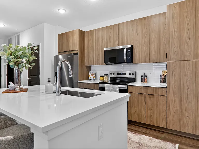 The Logan Luxury Apartments — Photo 4