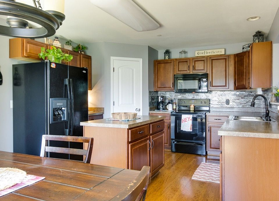 1st image of 1316 Creekside Dr