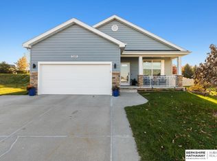 15819 Jardine Cir, Bennington, NE 68007