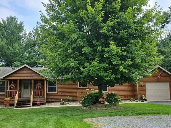 320 Dogwood Ln, Wisconsin Dells, WI 53965