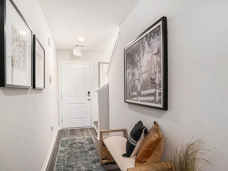 319 Honeystone St — Photo 2