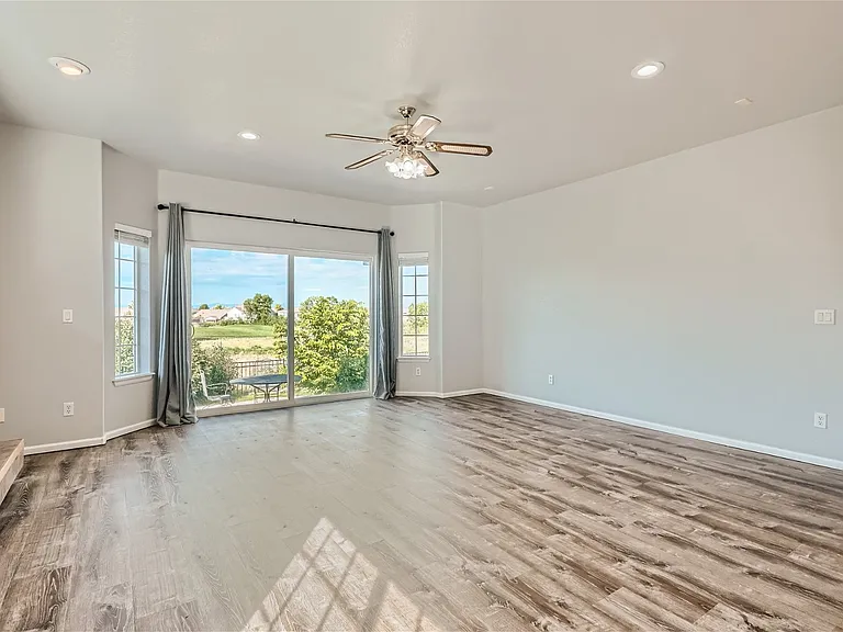 5489 Netherland St — Photo 13
