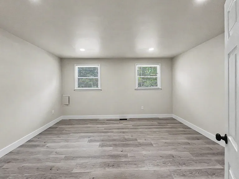 200 E Maple Ave — Photo 46