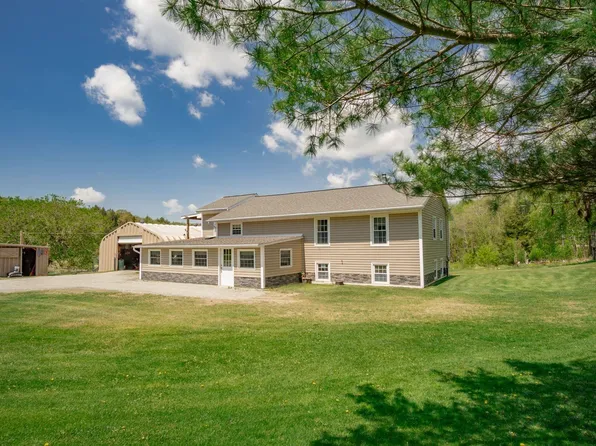 15 Cranberry Way, Sand Lake, NY 12153