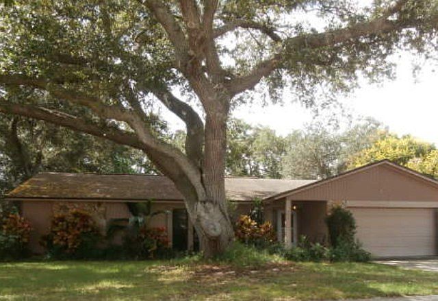1st image of 544 Wexford Dr E