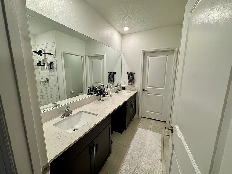 Master Bath, 2 sinks