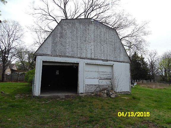 4th image of 2427 SE 29th St
