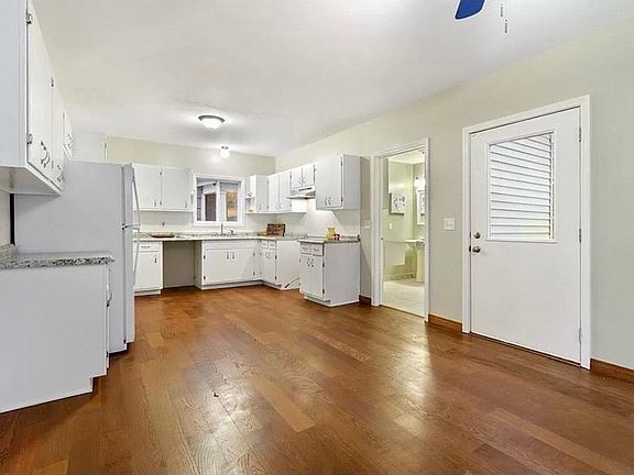 3rd image of 50 Downer St