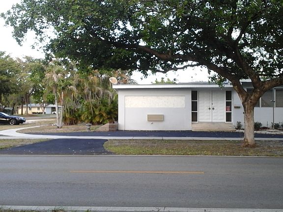 3rd image of 1000 NE 147th St