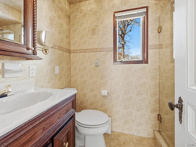 54 Vernon Pkwy — Photo 12