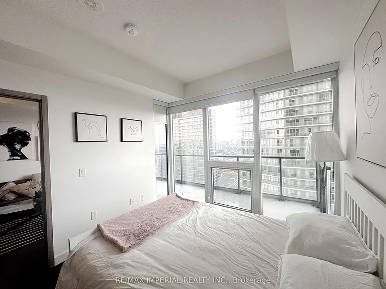 95 McMahon Dr #2601 — Photo 12