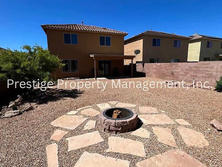 664 W Flaming Arrow Dr — Photo 1