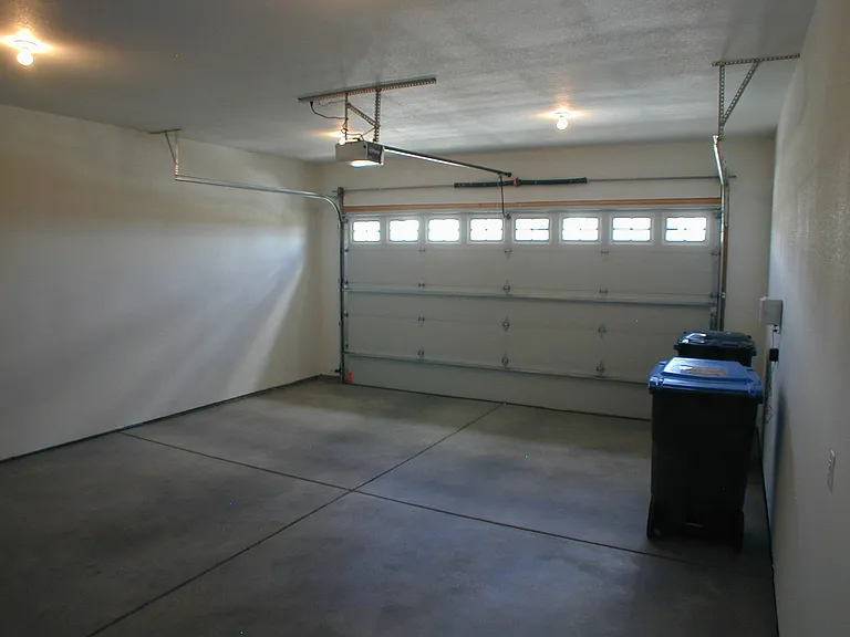 400 Sterling Dr — Photo 23