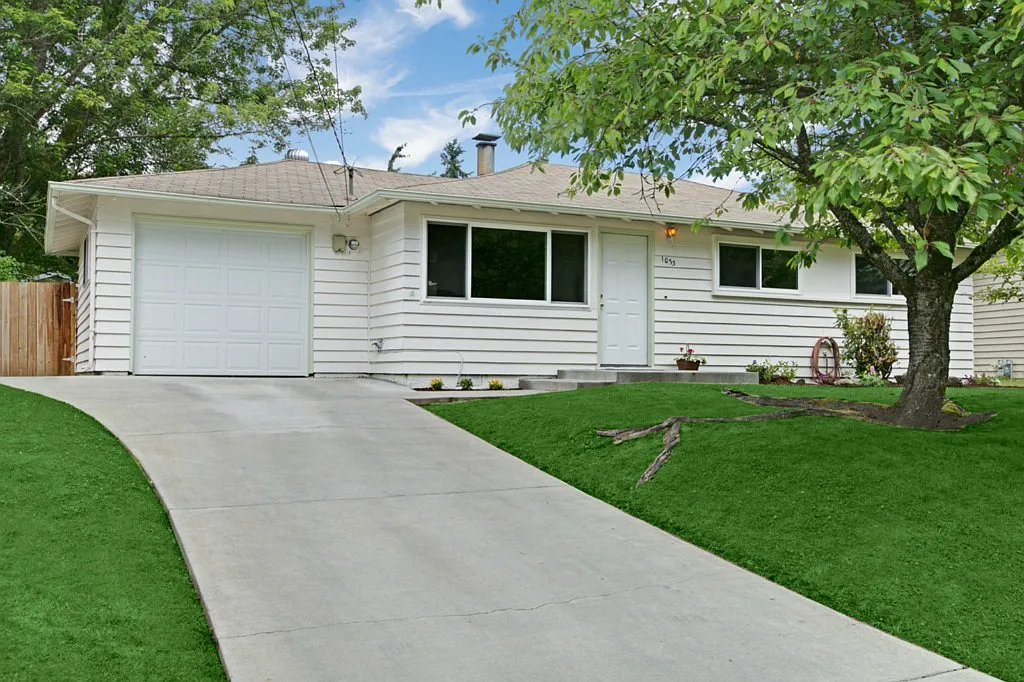 1033 165th Pl NE photo 1