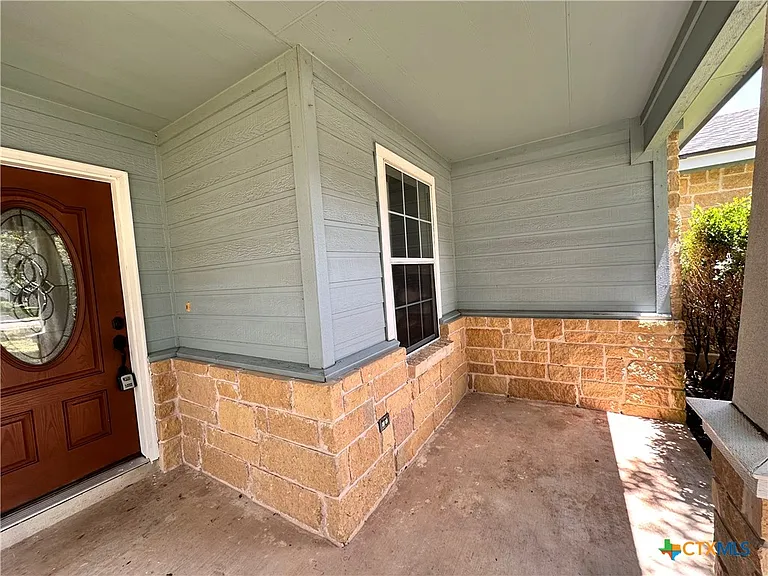 2029 Northview Dr — Photo 3