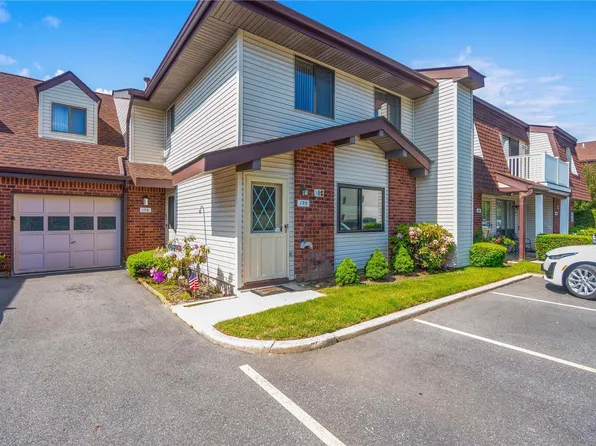 193 E Cambridge Drive E #193, Copiague, NY 11726