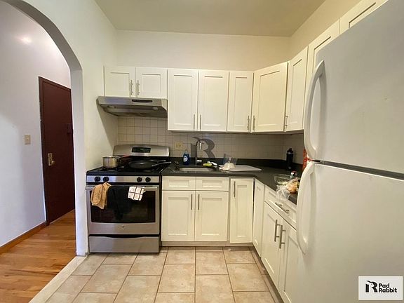 4th image of 742 Franklin Ave #2B