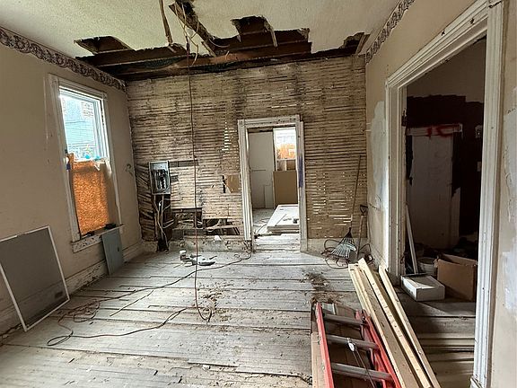 3rd image of 457 E 9th St