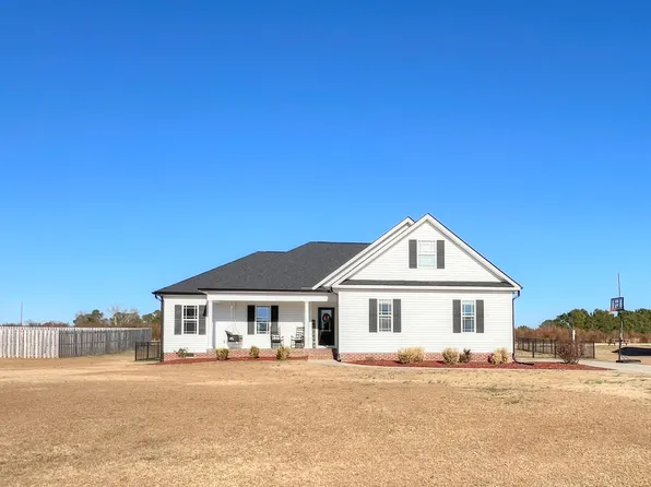 45 Braddock Dr, Lillington, NC 27546