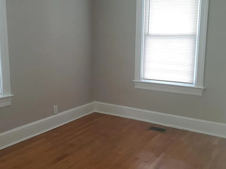 1-2105 Mount Vernon Ave #1 — Photo 4