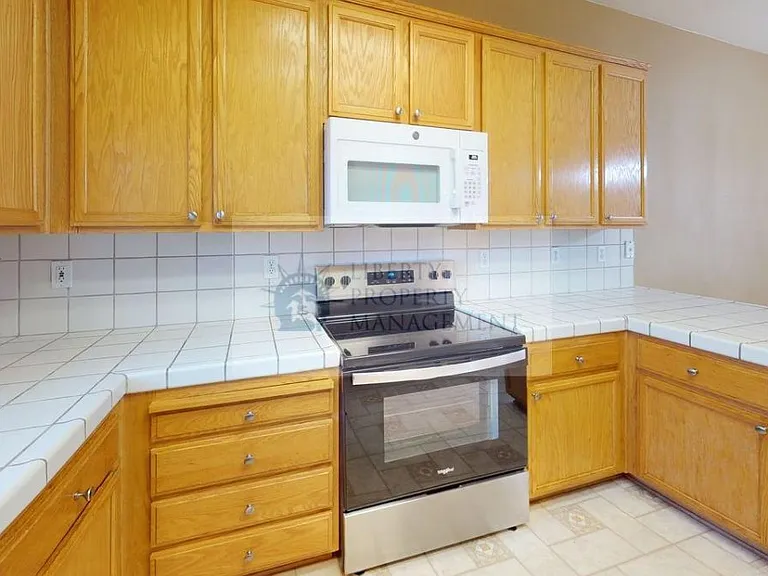 808 Boyd Dr — Photo 8